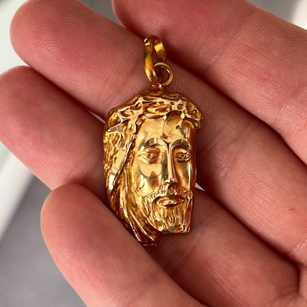 14k gold Jesus Christ pendant